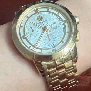 Tory Birch gold watch great condition